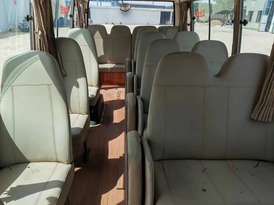 2017 автобус каботажного судна Тойота года 29 используемый местами с дизельным двигателем 1Hz с дверью складчатости
