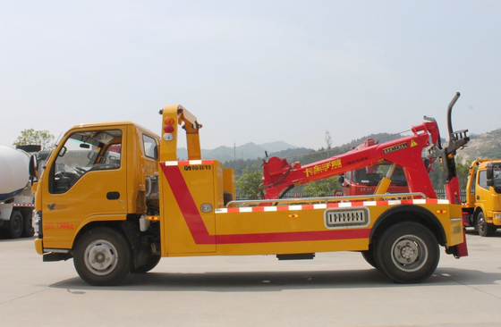 Стройщик грузовика Isuzu 600P, используемый, модель 4 * 2, режим привода 130 л.с.