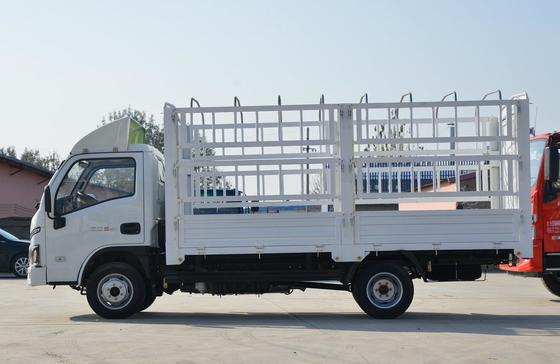 Малые грузовые грузовики SAIC Легкий грузовик Оградительная коробка 4 метра Одноосевой дизельный двигатель 95 л.с.