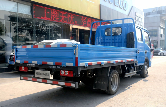 Грузовые грузовики в Гане Легкий грузовик SAIC 2 ряда сидений Плоская коробка для кровати 2300cc Двигатель