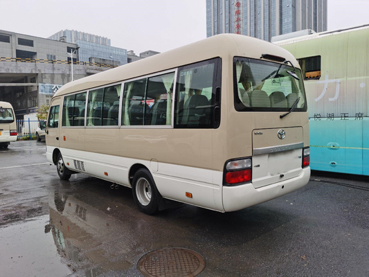 Двигателя 23 Hino автобуса каботажного судна LHD автобус Seater подержанного хаки с роскошной A/C системой