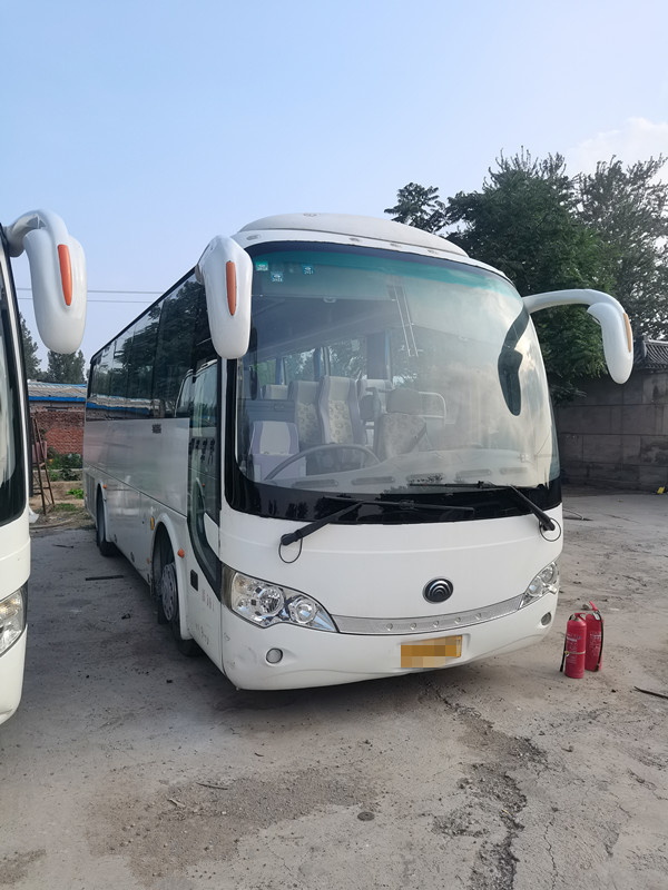 39 автобус Yutong мест используемый ZK6908 для транспорта управляя двигателями дизеля LHD