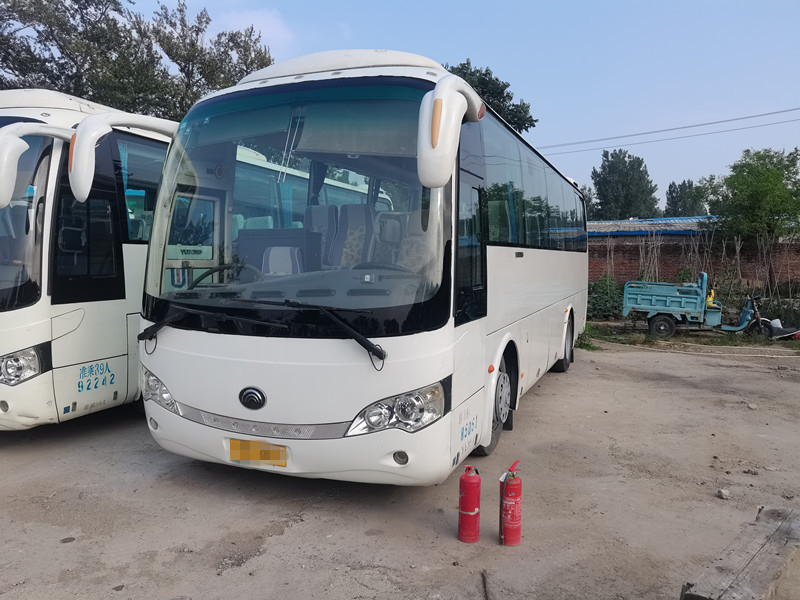39 автобус Yutong мест используемый ZK6908 для транспорта управляя двигателями дизеля LHD