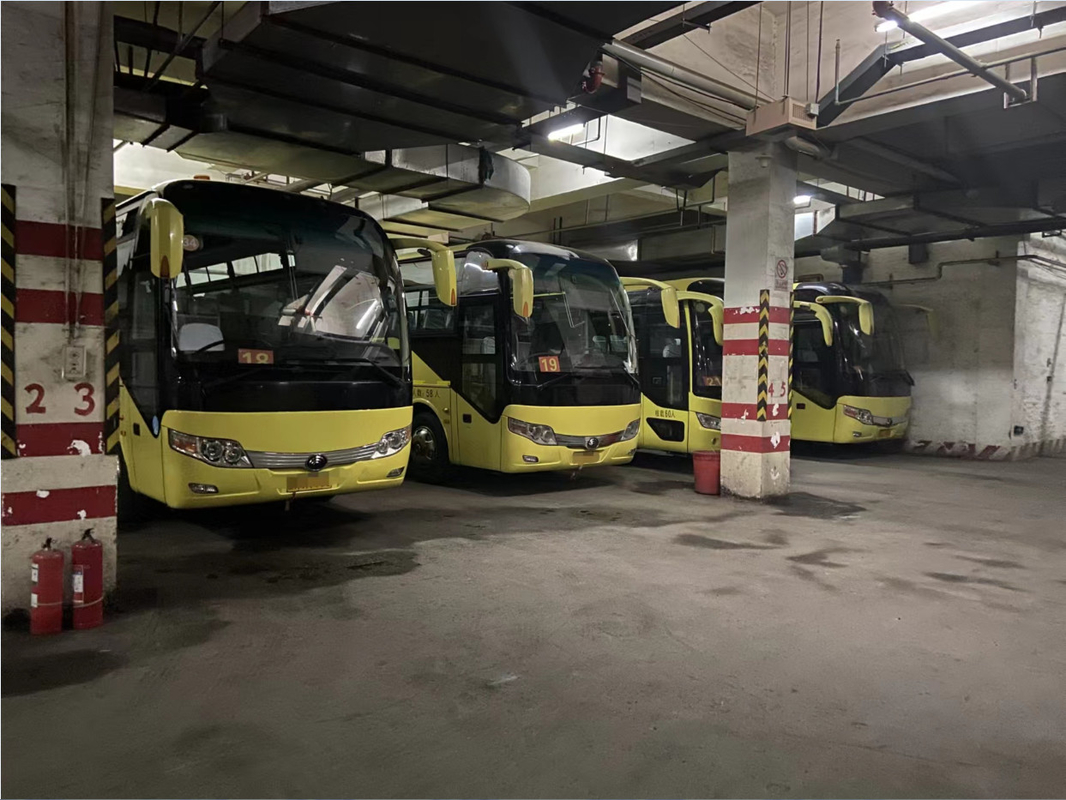 RHD/LHD и доступное используемое Yutong везут 3+2 тренера на автобусе мест YUTONG плана места дизельного 60