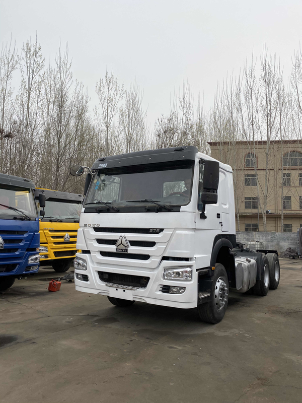 Сверхмощное Sinotruck Howo использовало тележку трактора с краской двигателя 371HP Weichai новой