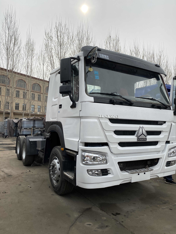 Сверхмощное Sinotruck Howo использовало тележку трактора с краской двигателя 371HP Weichai новой