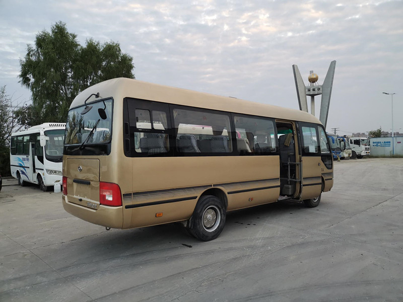 23 мест 2014 года использовали автобус KLQ6702E4 более высокого каботажного судна мини с управлением рулем руки двигателя левым