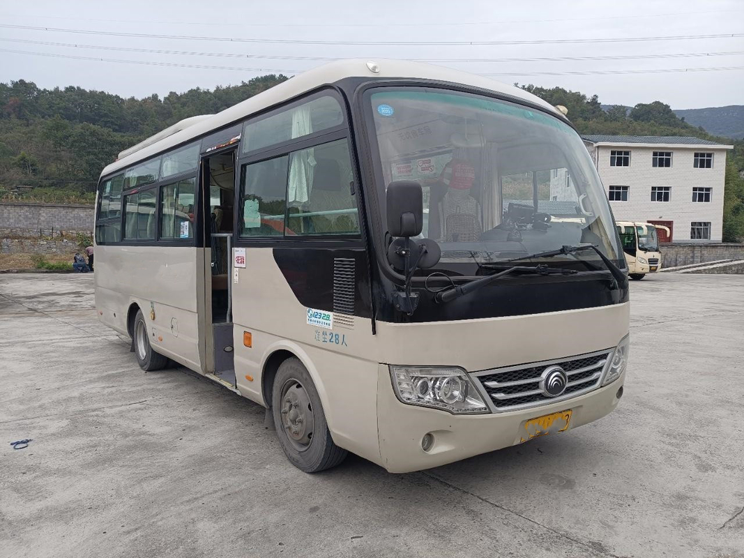 Мини тренер путешествия использовал дверь складчатости 28seater автобуса ZK6729D 130hp Yutong вышел управление рулем