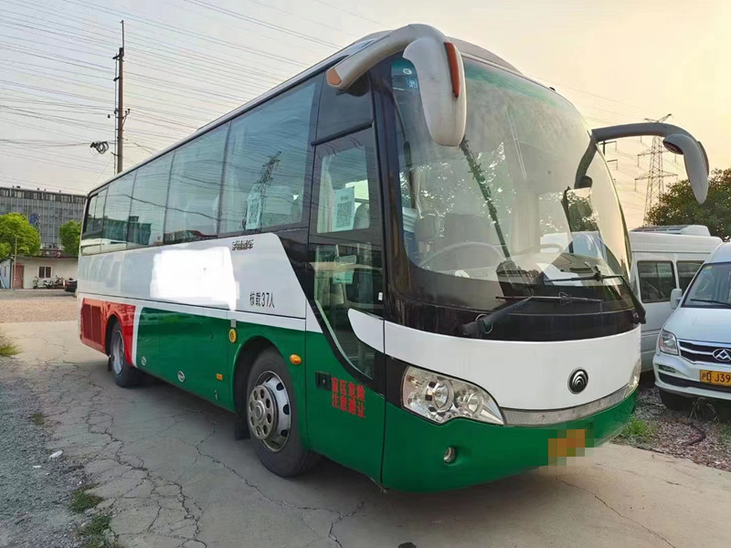 2015 год 37 Сеатер использовал двигатели дизеля туристического автобуса автобуса ЗК6888 Ютонг для перехода