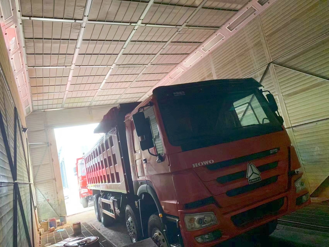 Используемая реклама перевозит тело на грузовиках тележки 371hp самосвала 8*4 HOWO правое управляя 7.3*2.45*1.5m