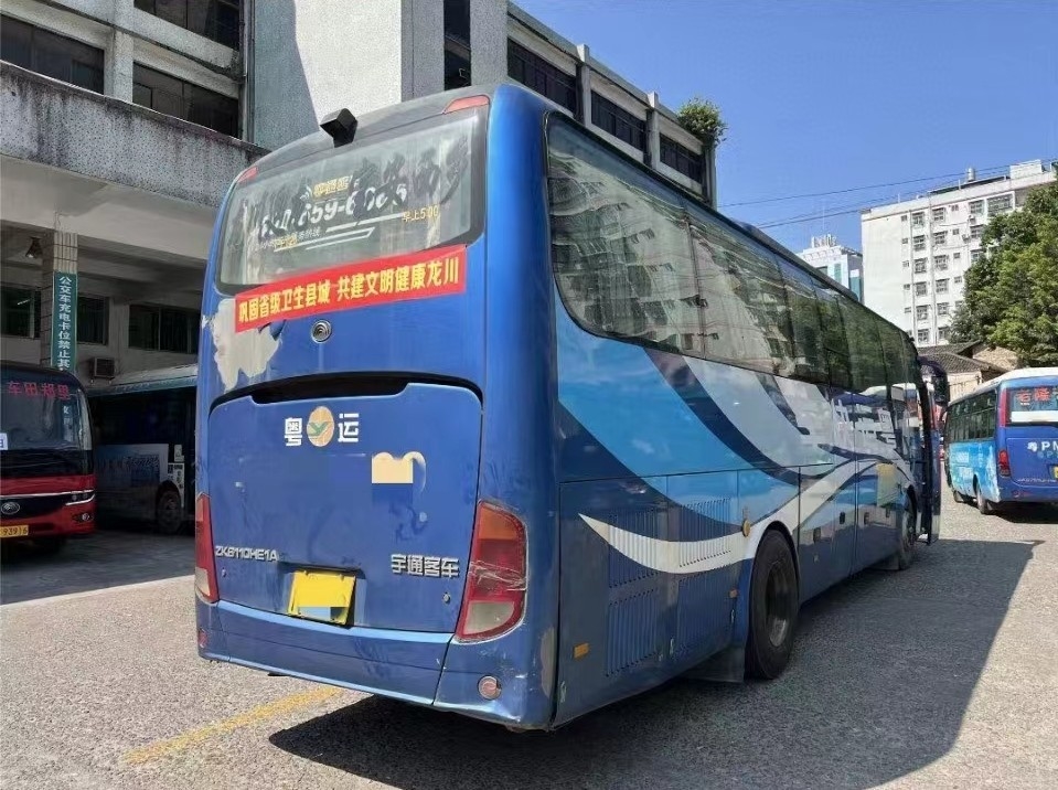 Используемый пригородный автобус Yutong ZK6110 использовал двери автобуса 2 двигателя зада автобуса 49-51seater церков