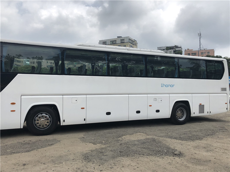 Автобус пассажира роскошного автобуса центра города евро 3 Rhd Lhd мест автобуса 53 тренера дизельного международный для продажи