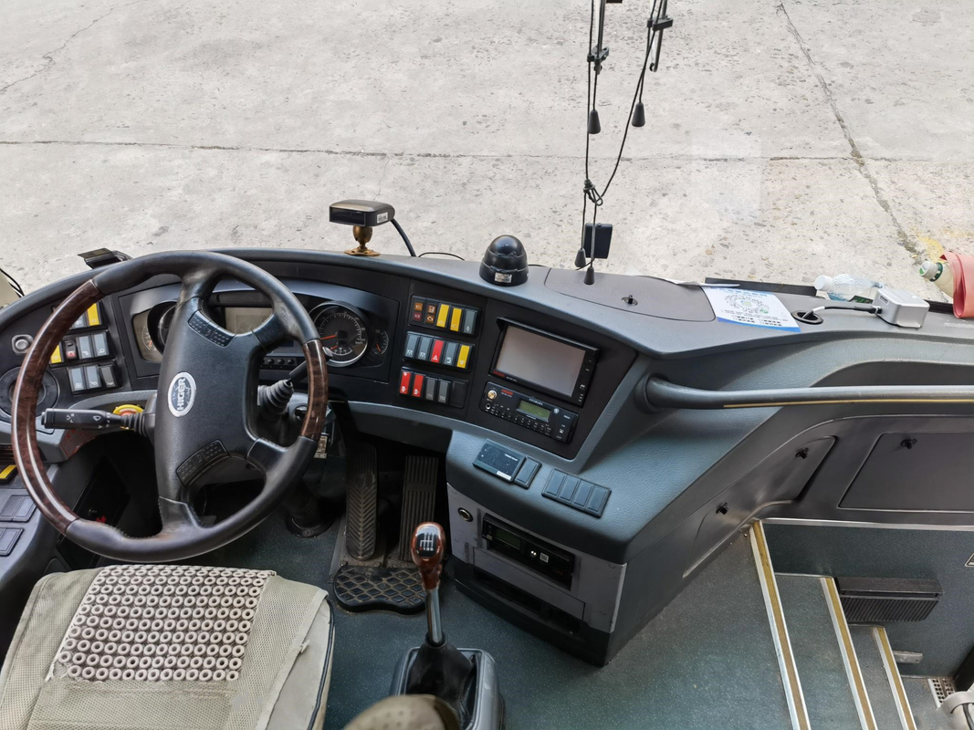 Двигатель подержанного туристического автобуса мест двери 47 автобуса пассажира Буша весны лист туристического автобуса одиночного задний