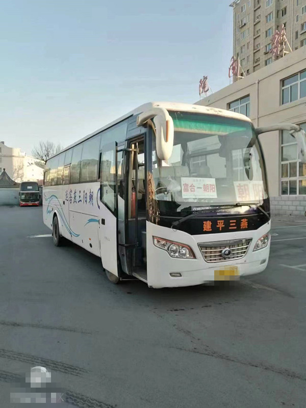 Используемый пригородный автобус места ZK6102D 2014 год 44 использовал автобусы и тренеров с передним двигателем