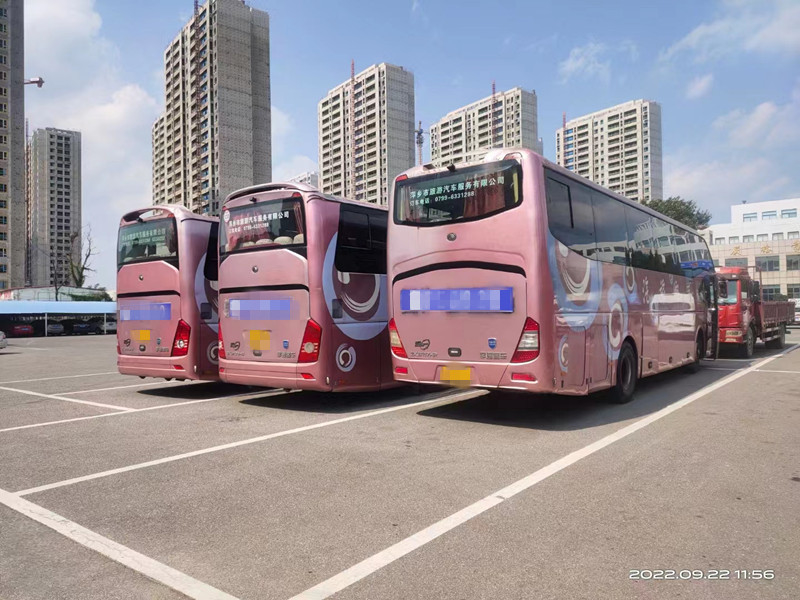 Используемый автобус Yutong ZK6122 тренеров мотора подержанный дизель города 2016 мест года 55