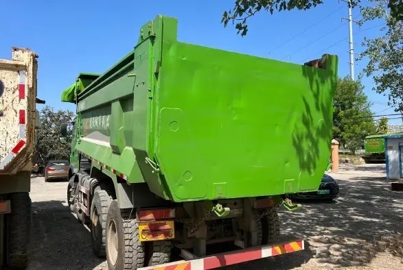Подержанным тележка двигателя дизеля привода самосвала 8×4 тележки Dumper HOWO Sino используемая режимом
