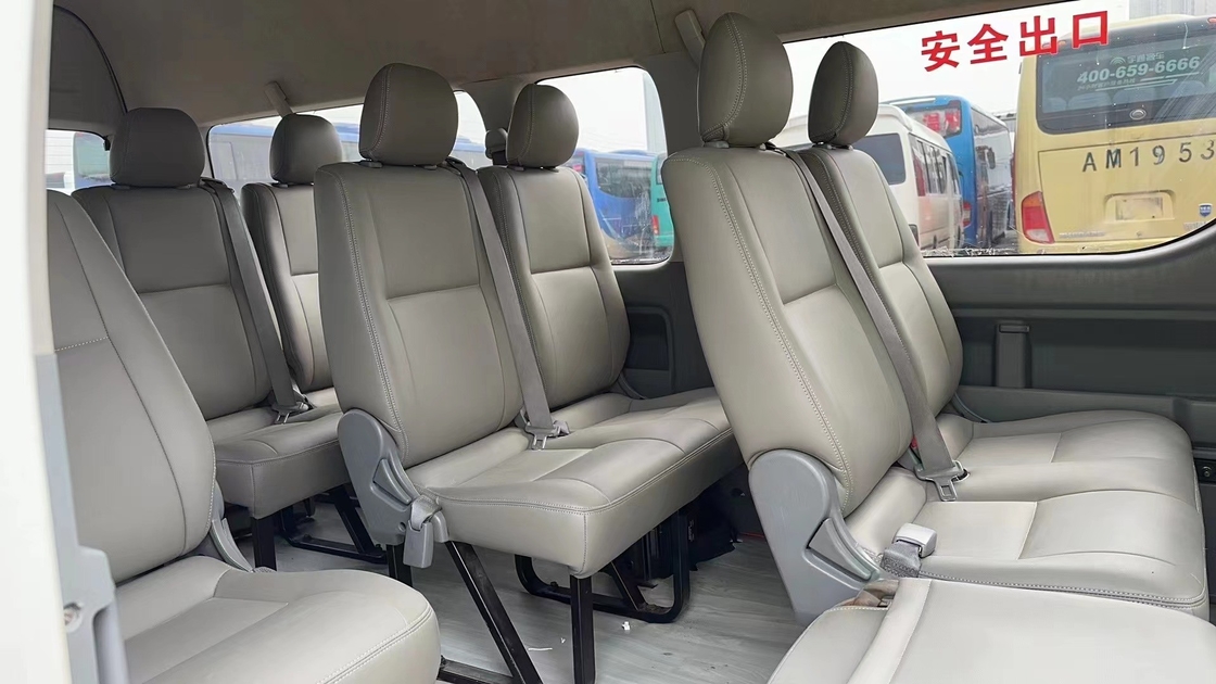Используемое японское везет Тойота на автобусе Hiace 15 усаживает вторую роскошную штепсельную вилку заряжателя двигателя фронта масла минибуса