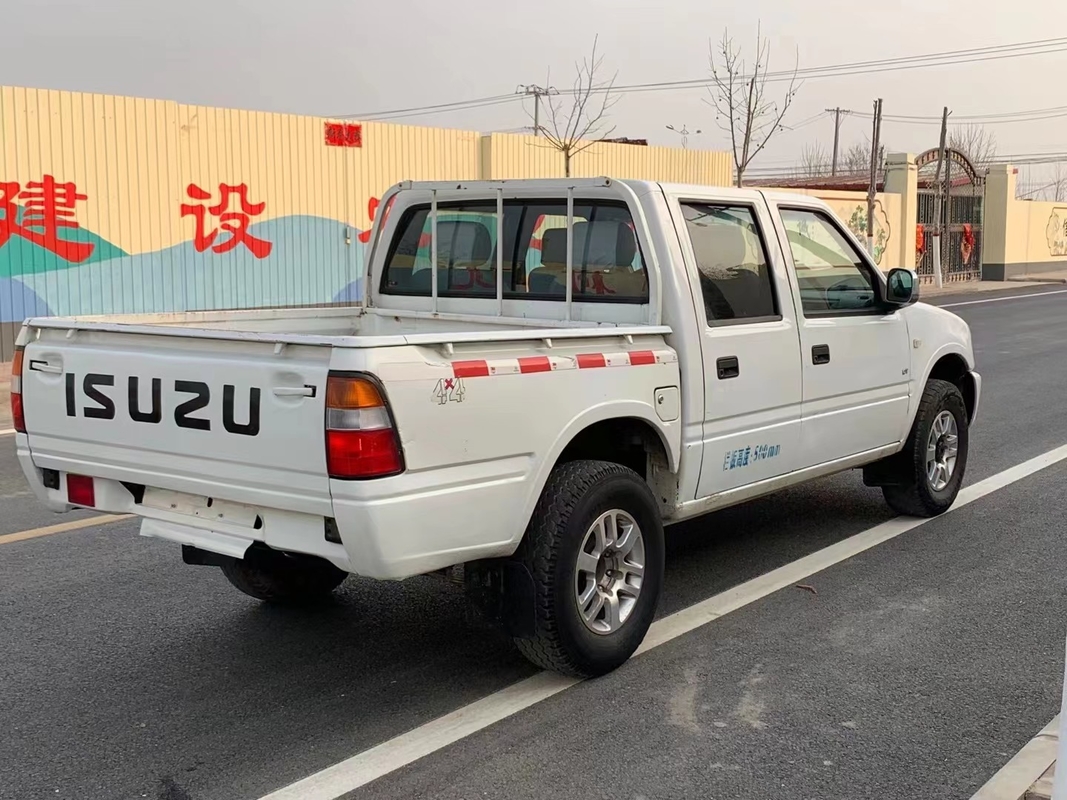 Подержанное Isuzu перевозит приемистость на грузовиках Isuzu мест излучения 5 ЕВРО III двигателя дизеля режима водителя 4×4