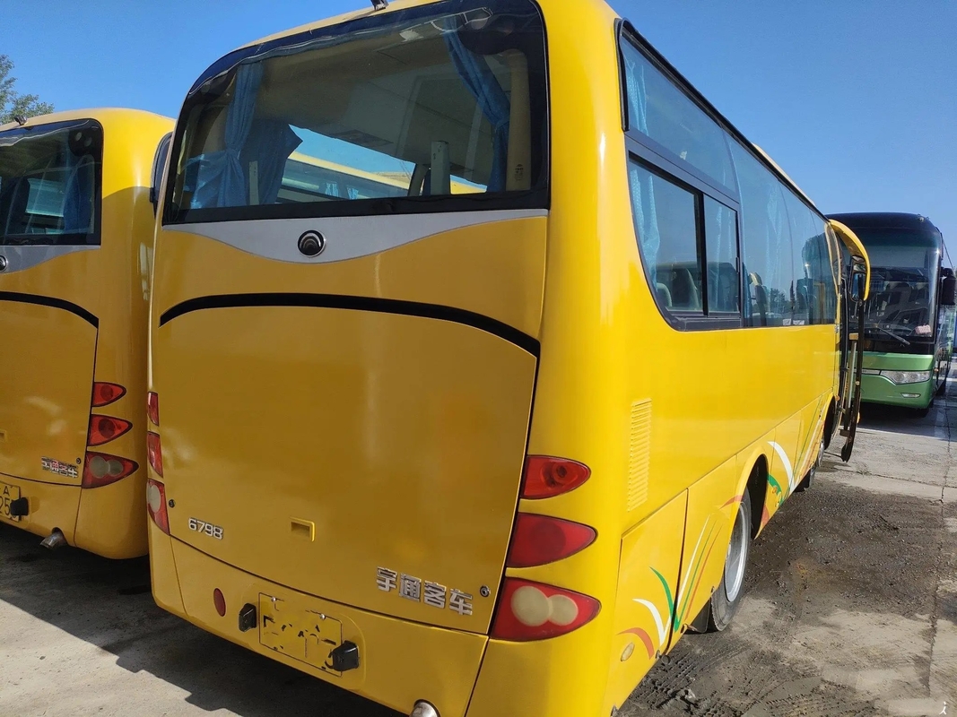 30 мест использовали двигатель подержанное Yutong ZK6798 Yuchai цвета тренеров пассажира желтый