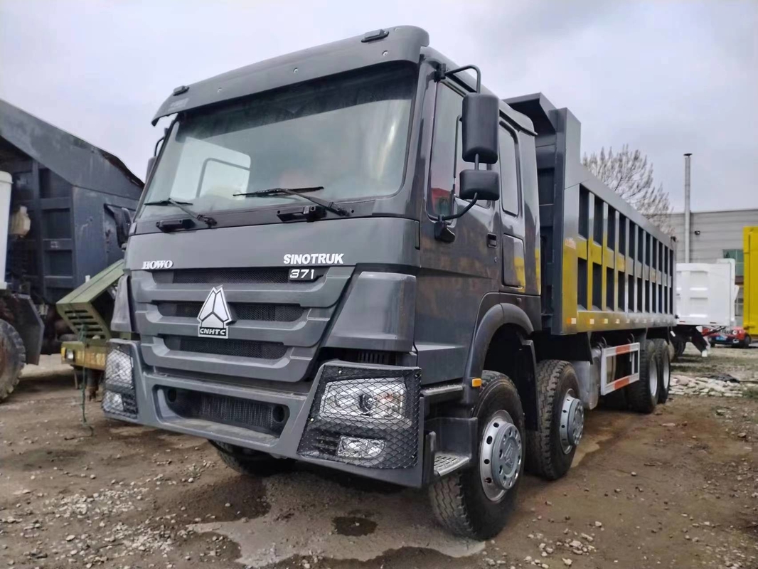 Подержанная номинальная нагрузка 15.5t кабины плоской крыши цвета 371hp 8×4 HOWO ZZ3317 тележек Tipper черная