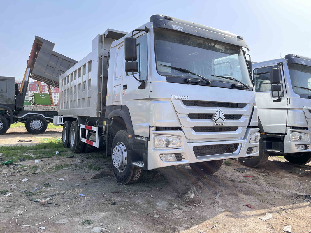 Используемое Howo перевозит 8 380hp 6 цилиндров метров на грузовиках ЕВРО III двигателя дизеля 10 самосвал ZZ3257 колес 6×4 Howo