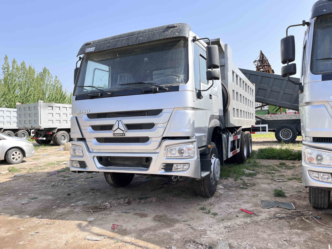 Используемое Howo перевозит 8 380hp 6 цилиндров метров на грузовиках ЕВРО III двигателя дизеля 10 самосвал ZZ3257 колес 6×4 Howo