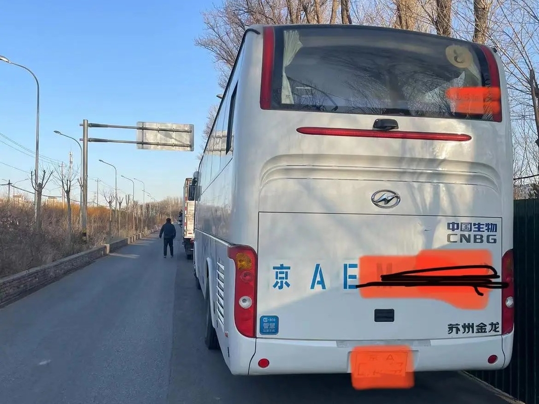 Используемое ЕВРО IV автобуса пассажира 53 двигатель кондиционера 330hp мест 12 метра руки KLQ6129 белого цвета 2-ой