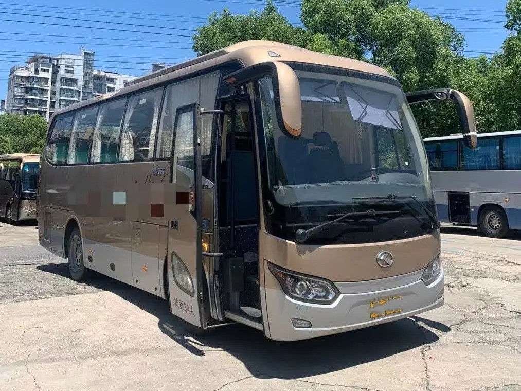 Используемые места двигателя 34 Weichai автобуса тренера цвет 2018 год золотой 8 метров 2-ой руки Kinglong XMQ6802