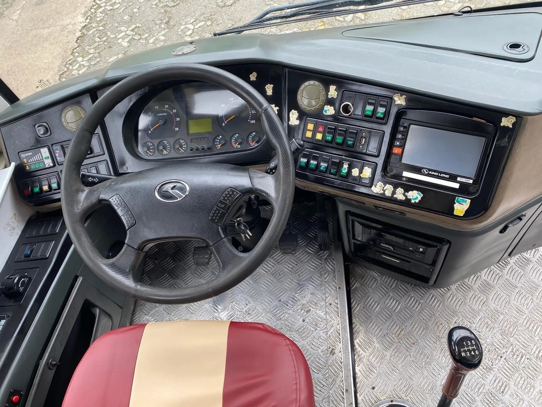 Используемый роскошный автобус XMQ6113 LHD/RHD Kinglong двигателя ЕВРО IV Yuchai снаряженной массы зеленого цвета 12000kg мест автобусов 51