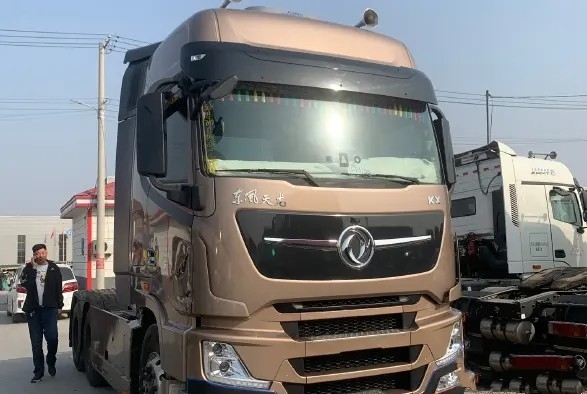 Используемый режим LHD/RHD привода сварочного трактора 6×4 Dongfeng руки Cummins Engine 600hp 2-ого прицепов для трактора