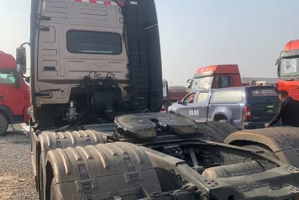 Используемый режим LHD/RHD привода сварочного трактора 6×4 Dongfeng руки Cummins Engine 600hp 2-ого прицепов для трактора