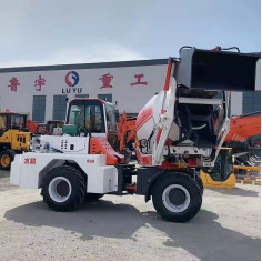 Используемая снаряженная масса двигателя 9000kg Yuchai конкретного смесителя 6 метров тележки совершенно новой собственной личности нагружая смешивая