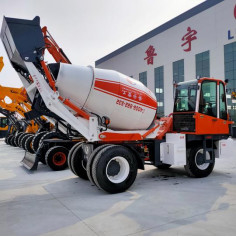 Используемая снаряженная масса двигателя 9000kg Yuchai конкретного смесителя 6 метров тележки совершенно новой собственной личности нагружая смешивая