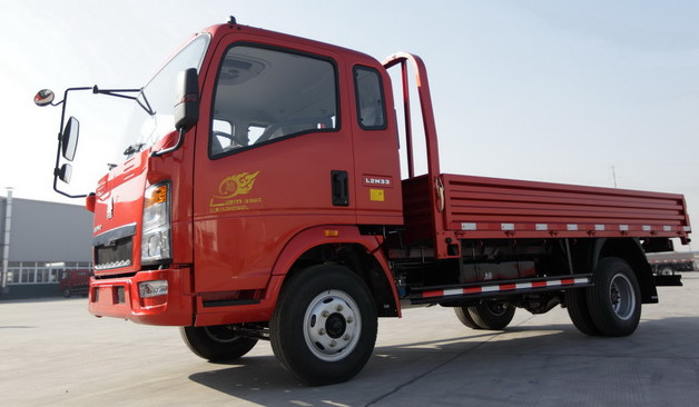 Используемый небольшой режим привода тележек 4×2 нагружая 4-6 правой тонн тележки грузовика Sinotruck Howo привода