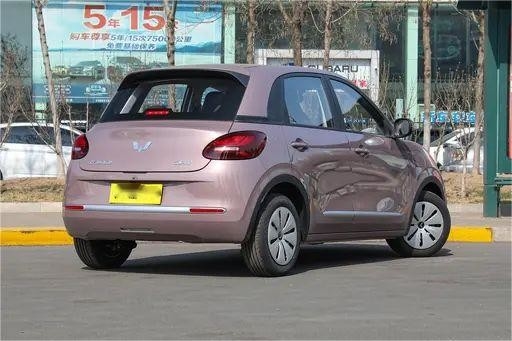 Новые энергетические транспортные средства Ute Wuling Bingo 203KM 2023 Модель 5 мест 4 метра в длину