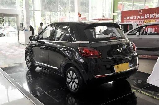 Новое энергетическое транспортное средство One Start Wuling Bingo 4 места Автомобиль Чистая электрическая модель 333KM