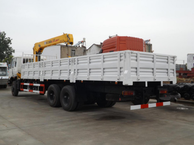 Подержанный грузовик-крейнер Dongfeng 6*4 Режим привода Максимальная нагрузка крана 10 тонн Евро 3
