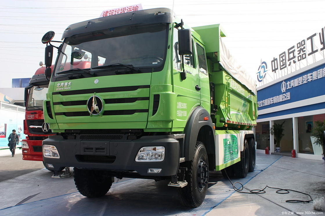 6*4 Режим вождения Использованные строительные грузовики Beiben 336hp Левостороннее управление Euro 4 Плоская кабина