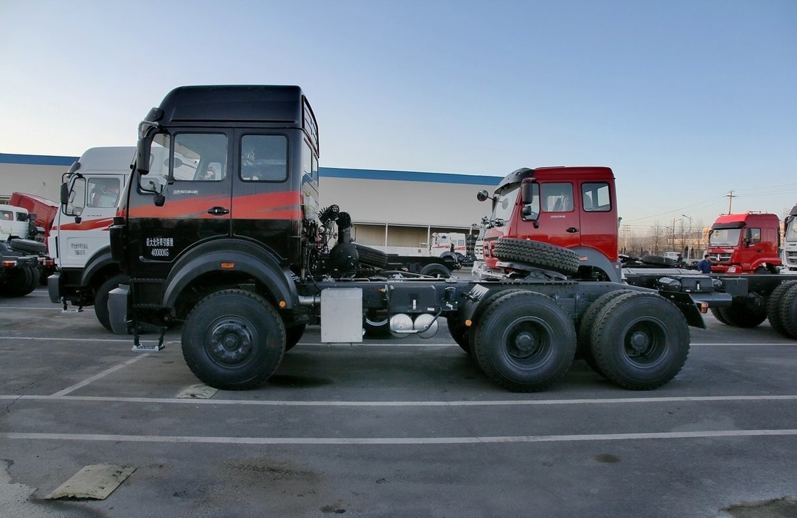 6х4 Подержанный тракторный грузовик Beiben тракторная головка 336hp высокая крыша LHD / RHD