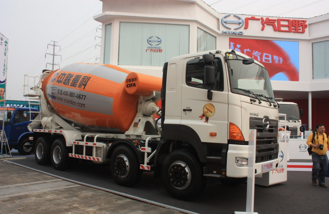 Грузовики Бетонный смеситель 350 л.с. Zoomlion Tanker 8*4 Hino смешивающий Евро 3 Использование в Африке