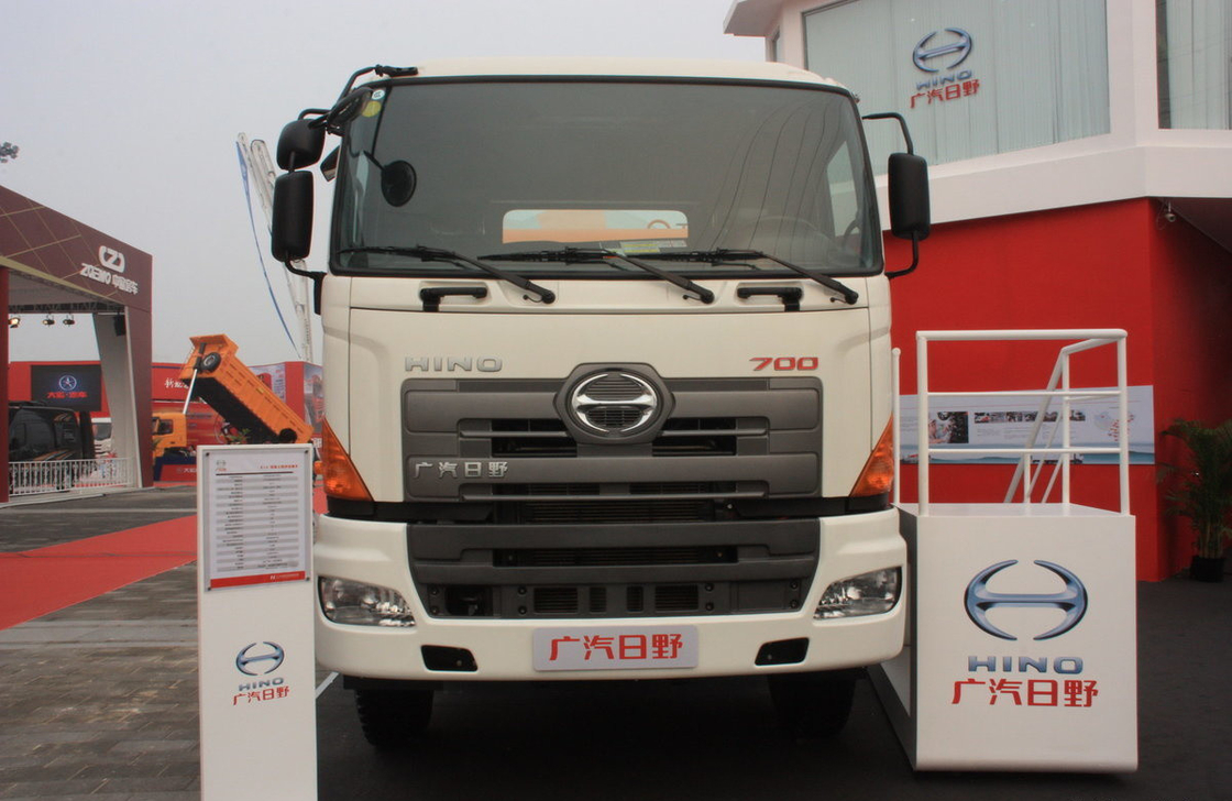 Грузовики Бетонный смеситель 350 л.с. Zoomlion Tanker 8*4 Hino смешивающий Евро 3 Использование в Африке