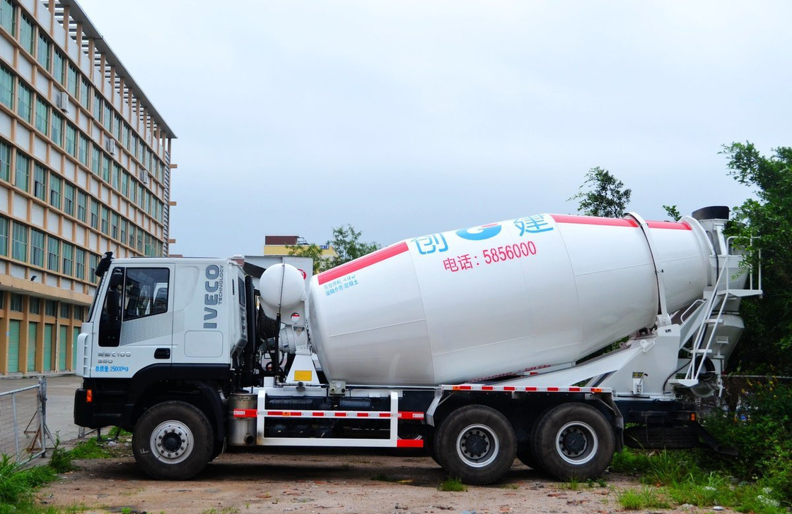 Hongyan 6*4 Iveco Малый бетонный смеситель 5 кубических 10 шины Левостороннее управление Евро 4