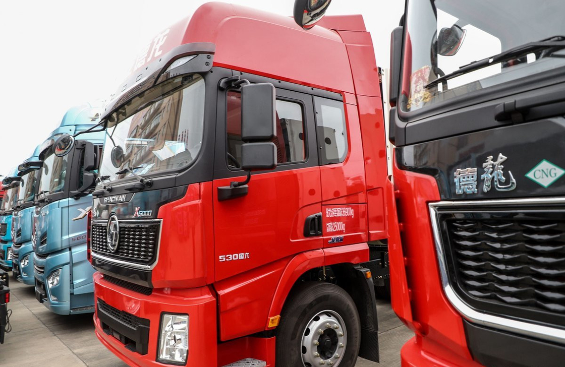 Shacman Truck 6x4 Тракторная головка X5000 Модель СНГ Двигатель 530 л.с. Двухэтажный спальный