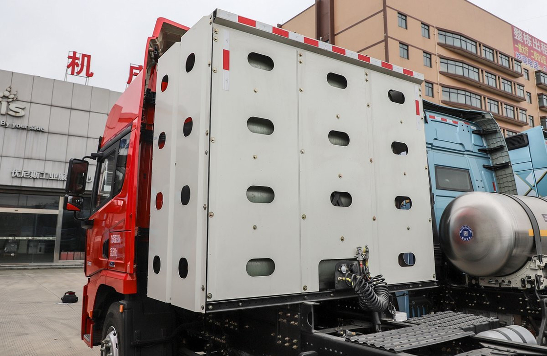 Shacman Truck 6x4 Тракторная головка X5000 Модель СНГ Двигатель 530 л.с. Двухэтажный спальный