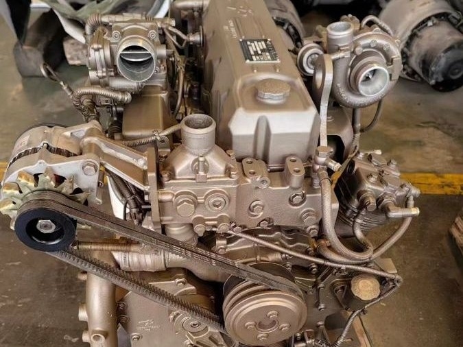 Автобусные запасные части YuChai6L260-42 Двигатель Евро 4 Дизель 260 Максимальная лошадиная сила