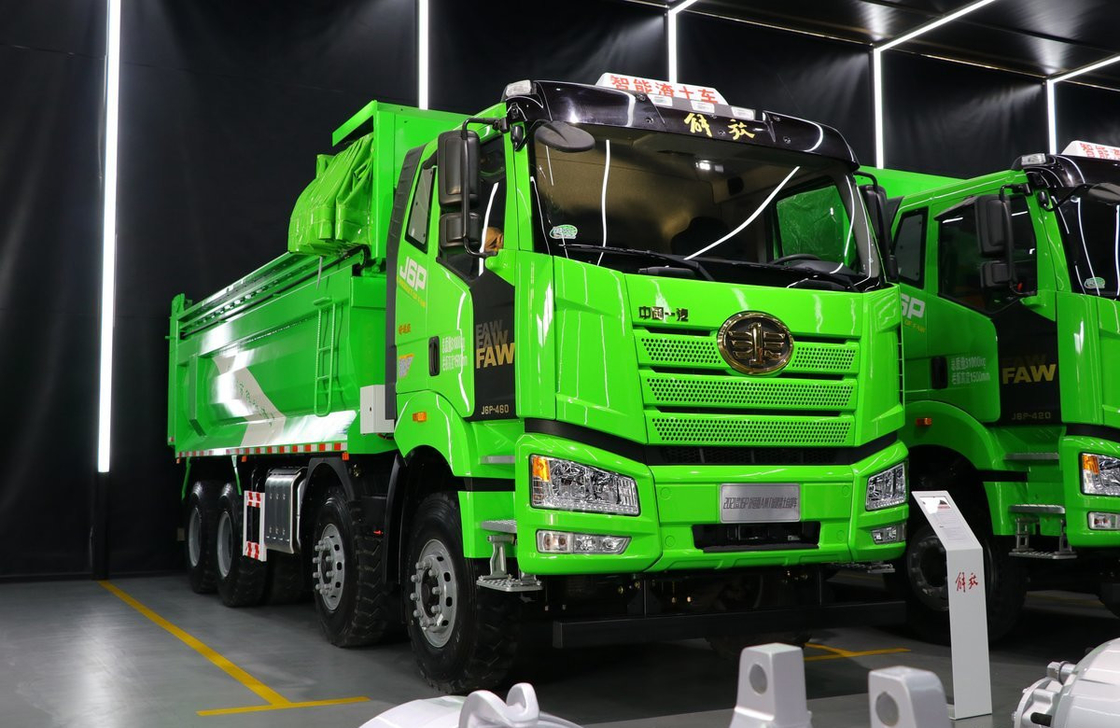 Подержанные грузовики Накладыватели на продажу 12 шины FAW J6P Дамп-грузовик СНГ 460 л.с. Кабина с плоской крышей