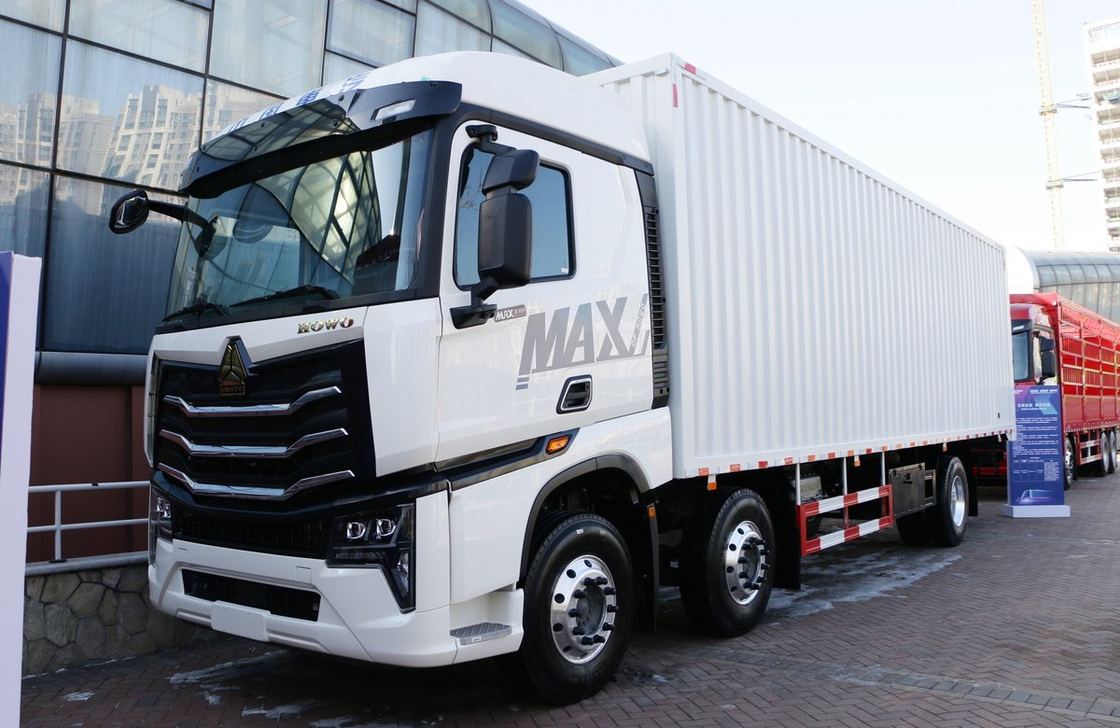 Подержанный грузовой грузовик Sinotruck MAX 6*2 Heavy Duty Container Box Deisel Engine