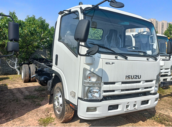 Грузовой грузовик из одного ряда Isuzu 10 тонн 4×2 Грузовик 5,5 метров длинный ящик Евро 4 плоская кабина