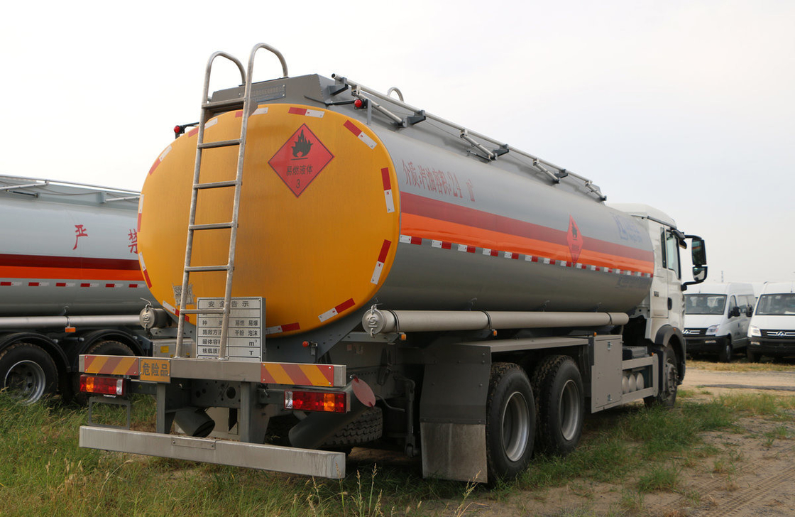 Sinotruck Howo 6*4 режим привода 10 шина нефтетанкер грузовик 25 кубических 10 метров длиной LHD