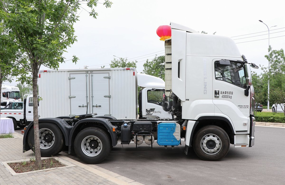 Трактор Трактор Цена Торговля ZF Гейрбокс Автоматический 6×4 ISUZU Прицепная головка 520hp Высокая крыша кабины